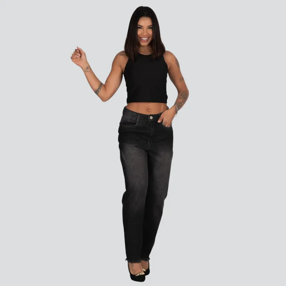 Calça Jeans Feminina Mom Com Barra Desfiada .BK33069