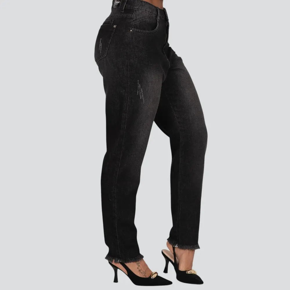 Calça Jeans Feminina Mom Com Barra Desfiada .BK33069