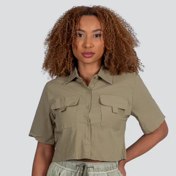 Camisa Cropped Feminina Manga Curta Com Bolsos .HW3701 Verde