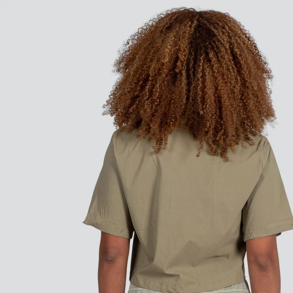 Camisa Cropped Feminina Manga Curta Com Bolsos .HW3701