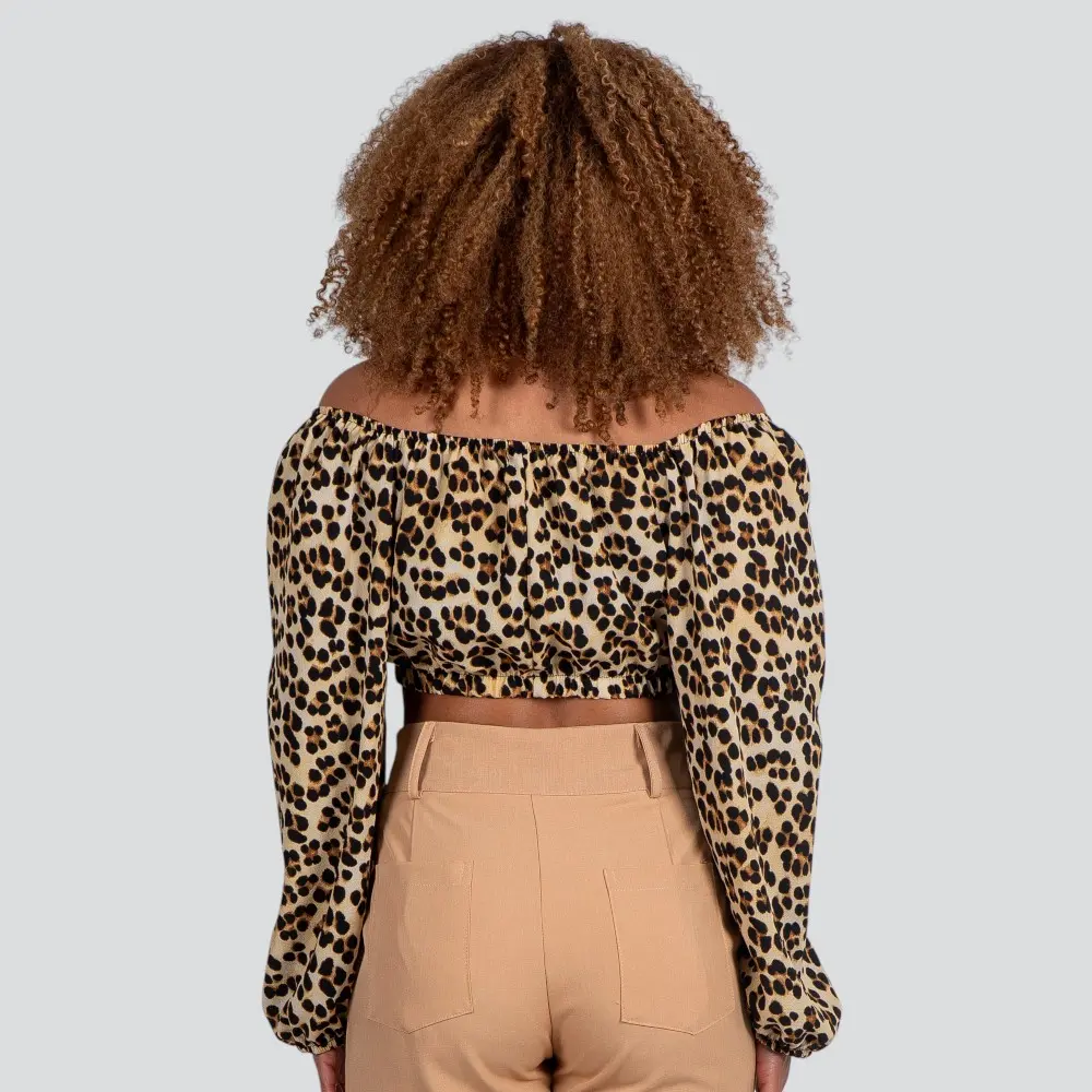 Cropped Manga Longa Estampada Oncinha .10780