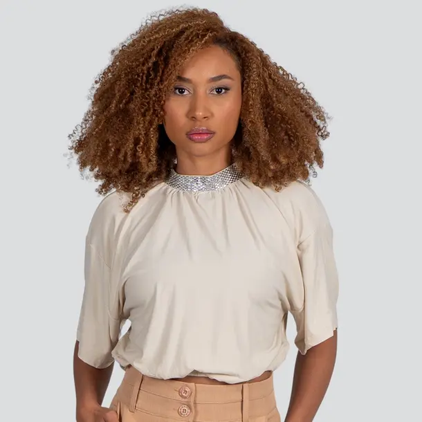 Blusa Feminina Manga Curta Creponada Com Gola de Brilho .E15671