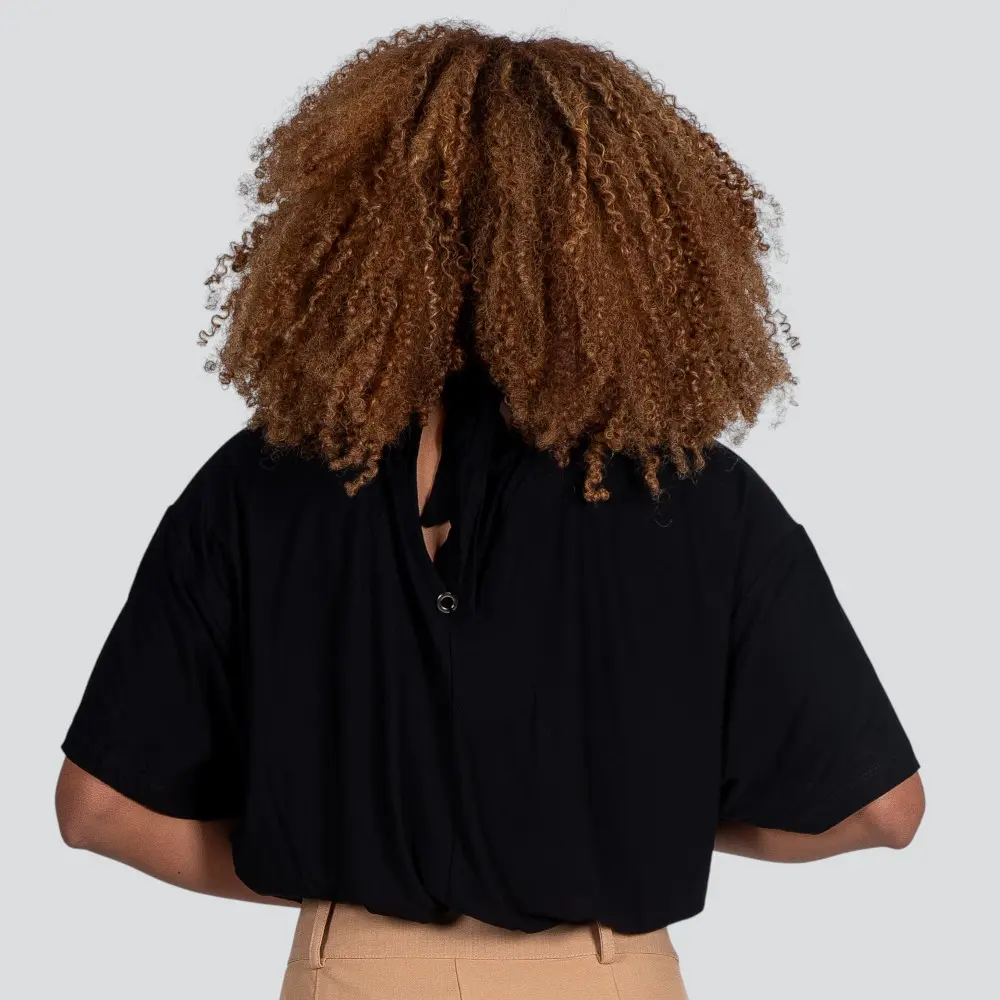 Blusa Feminina Manga Curta Creponada Com Gola de Brilho .E15671