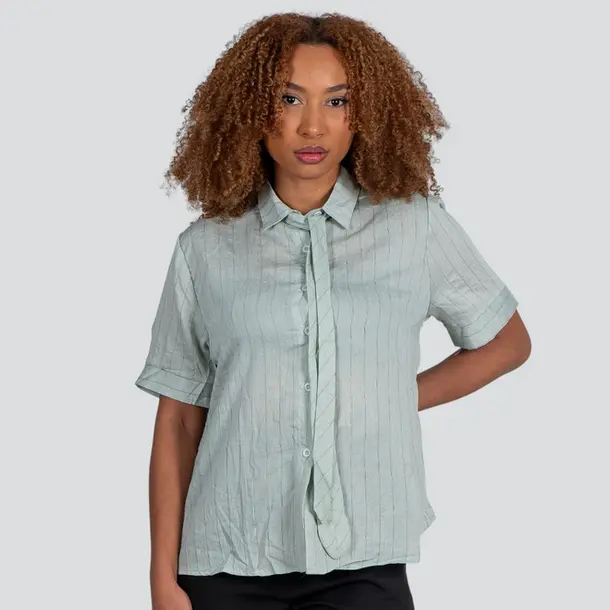 Camisa Feminina Manga Curta Risca de Giz Com Gravata Removível .XH7037 Verde