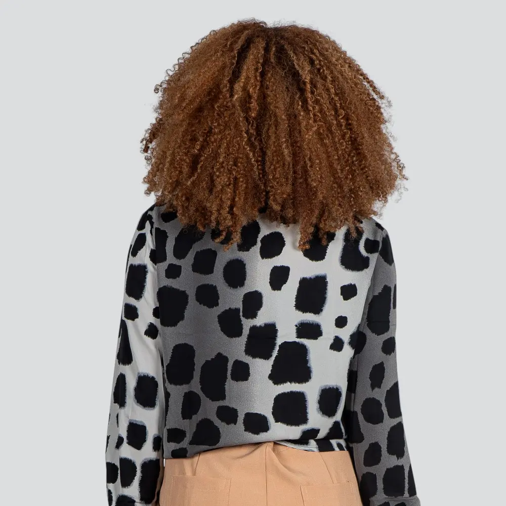 Camisa Feminina Manga Longa Acetinada Animal Print Com Amarração .X2409127C