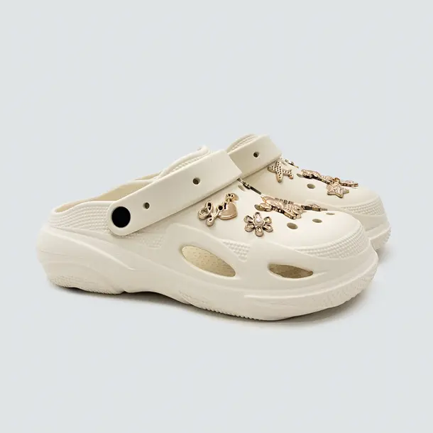 Babuche Feminina Com Pingentes Decorativos .AL57 Branco