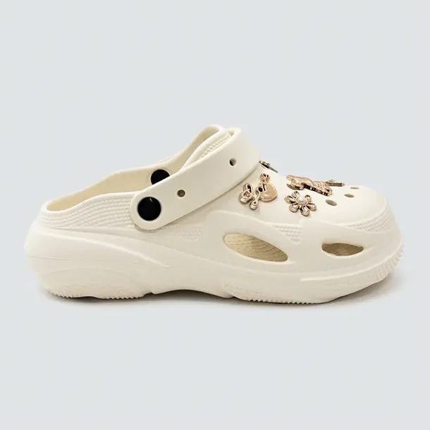 Babuche Feminina Com Pingentes Decorativos .AL57 Branco