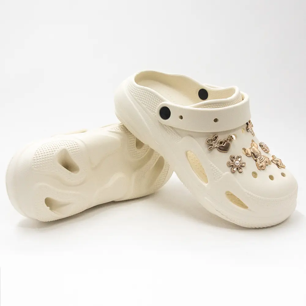 Babuche Feminina Com Pingentes Decorativos .AL57