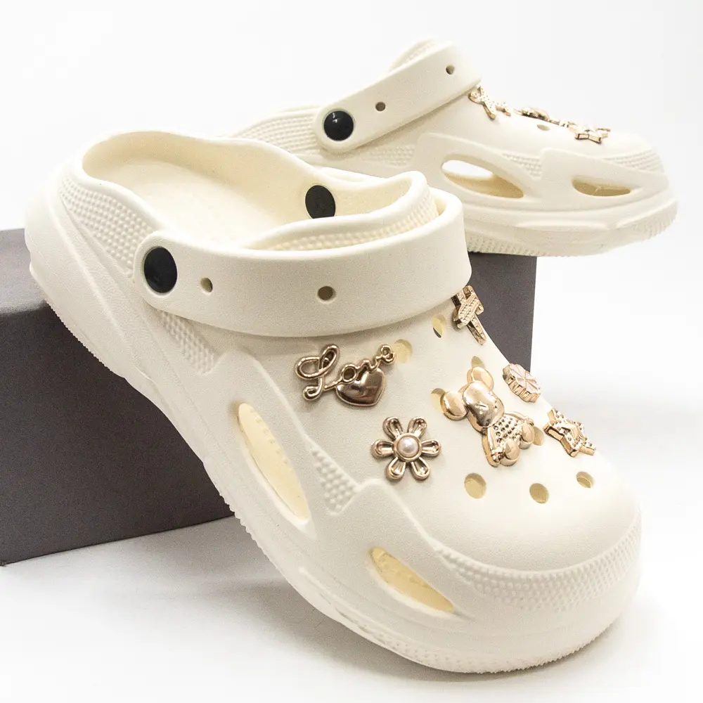 Babuche Feminina Com Pingentes Decorativos .AL57