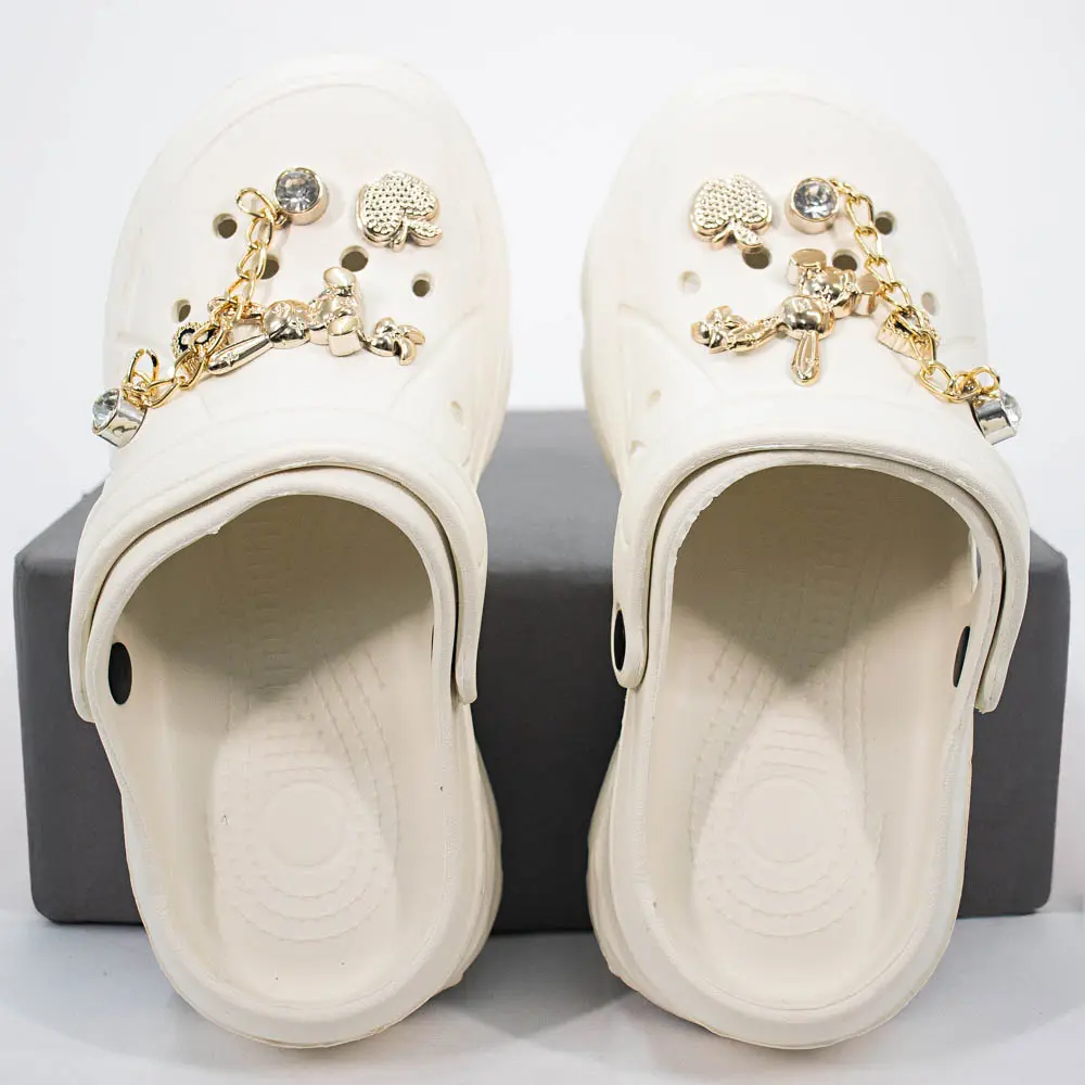 Babuche Feminina Com Correntinha e Pingentes Decorativos .AL51