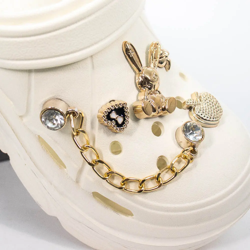 Babuche Feminina Com Correntinha e Pingentes Decorativos .AL51