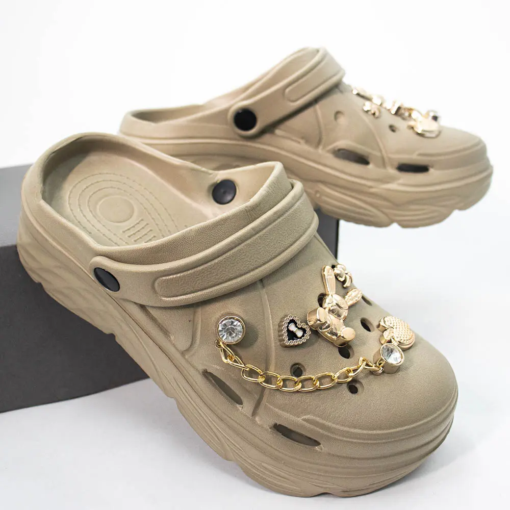 Babuche Feminina Com Correntinha e Pingentes Decorativos .AL51