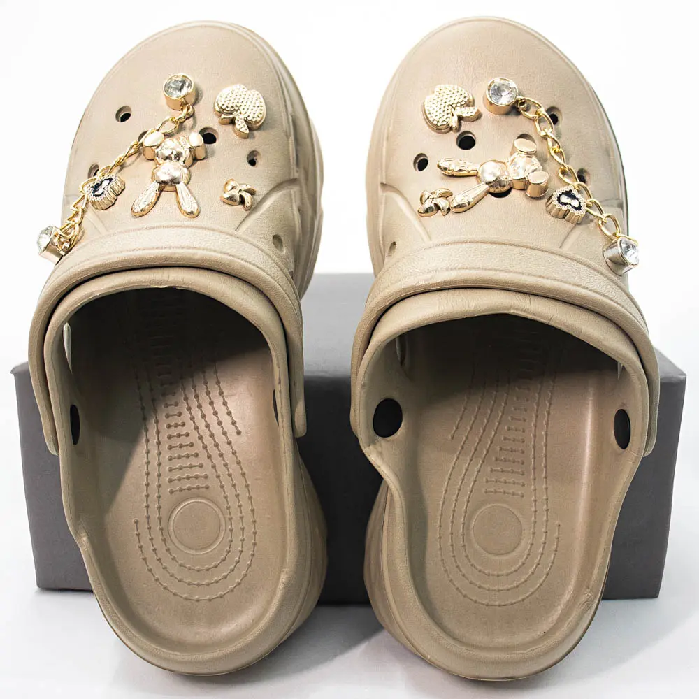 Babuche Feminina Com Correntinha e Pingentes Decorativos .AL51