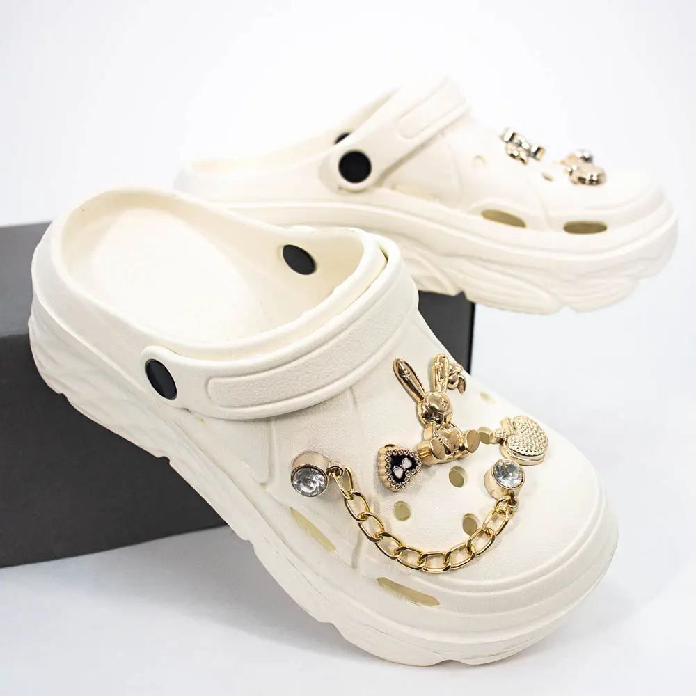 Babuche Feminina Com Correntinha e Pingentes Decorativos .AL51