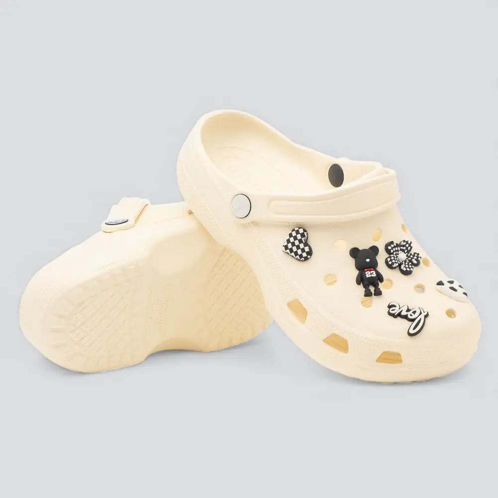 Babuche Feminina Com Detalhes Decorativos .B2404-2