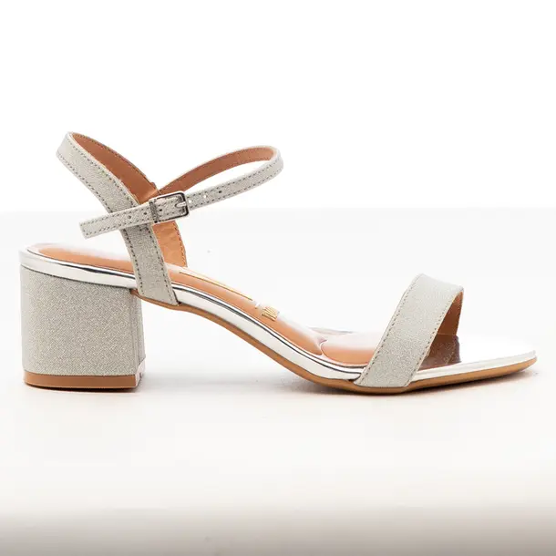 Sandália Feminina Salto Baixo com Fivela .6291900 Prata