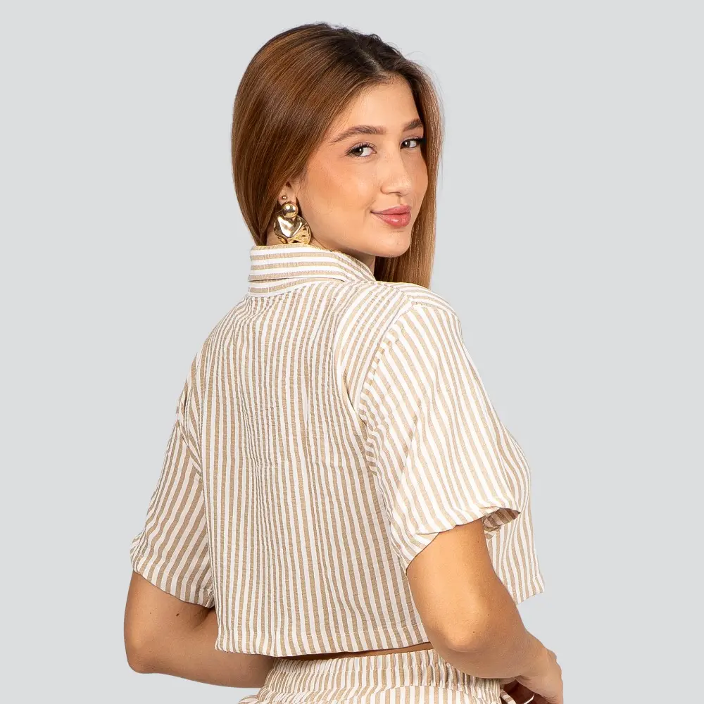 Camisa Cropped Feminina Manga Curta Listrada com Bolso .52223
