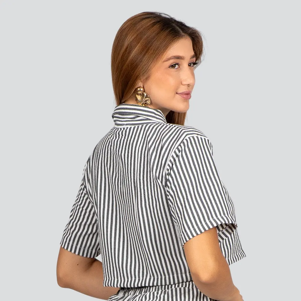 Camisa Cropped Feminina Manga Curta Listrada com Bolso .52223