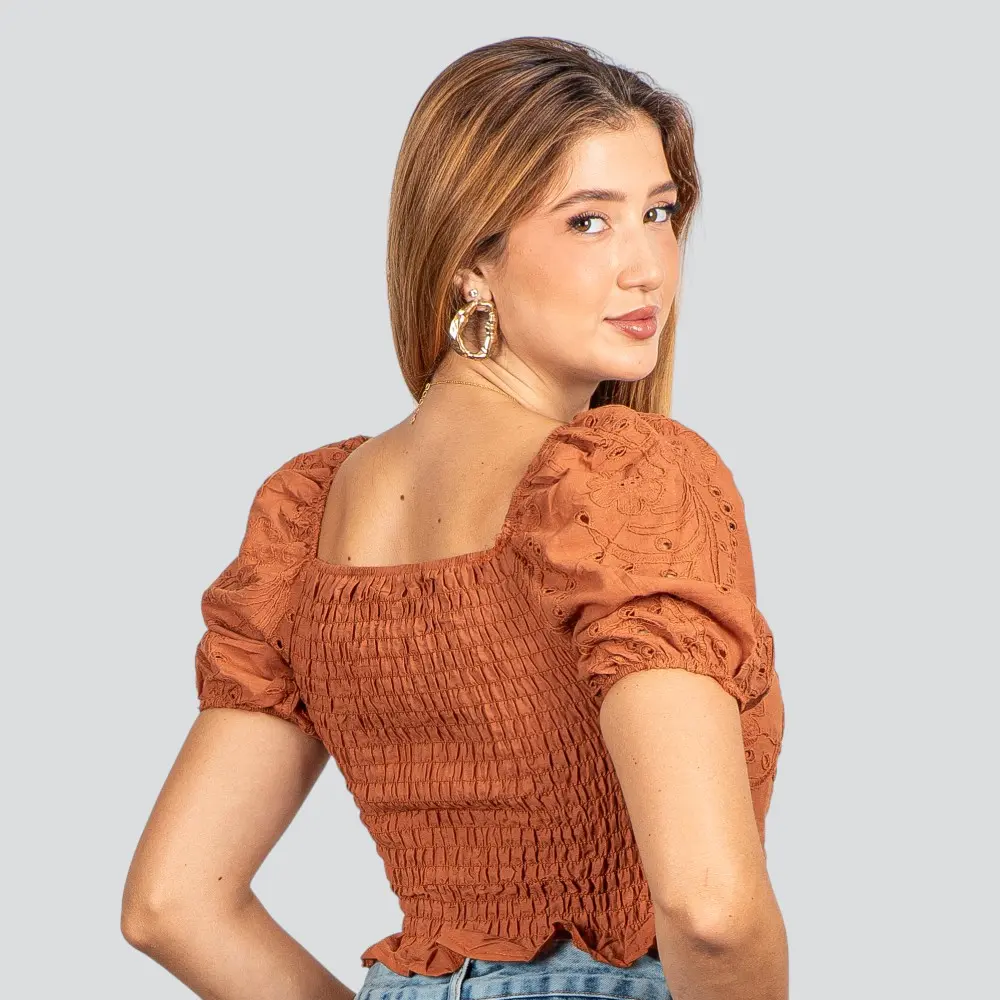 Blusa Feminina Laise com Bojo e Botões .SF011