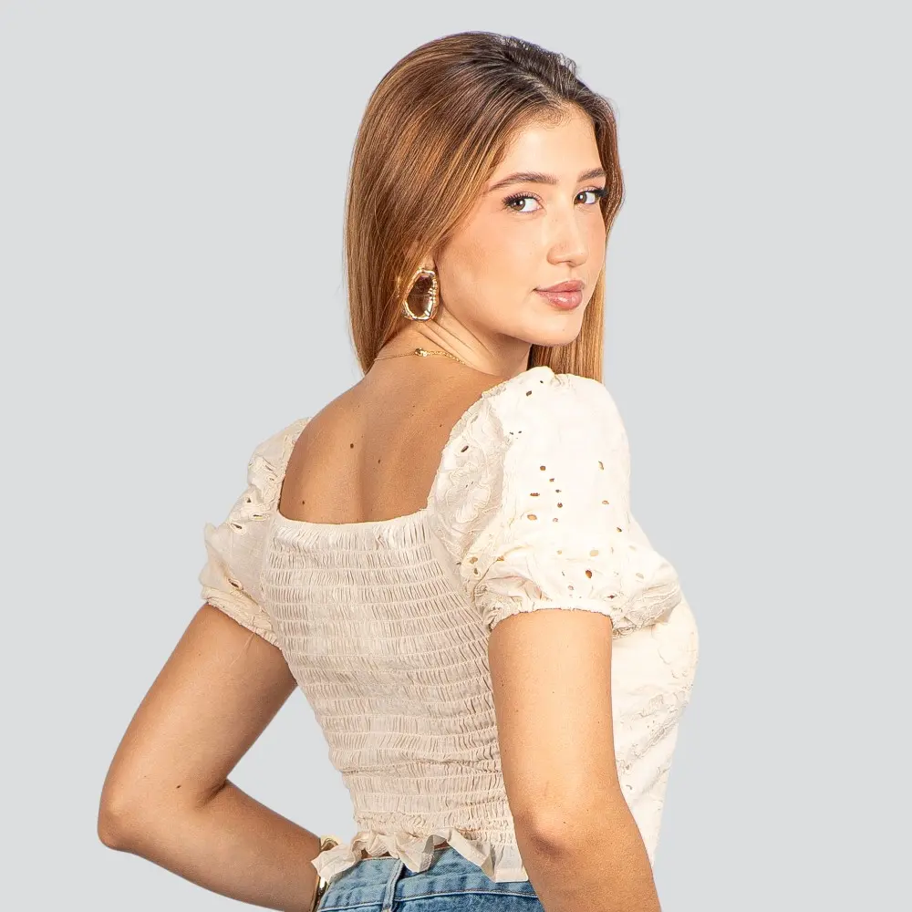 Blusa Feminina Laise com Bojo e Botões .SF011