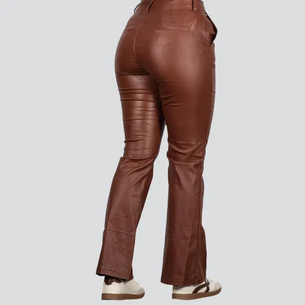 Calça Feminina Resinada Flare Com Pregas .DJ5034 Marrom