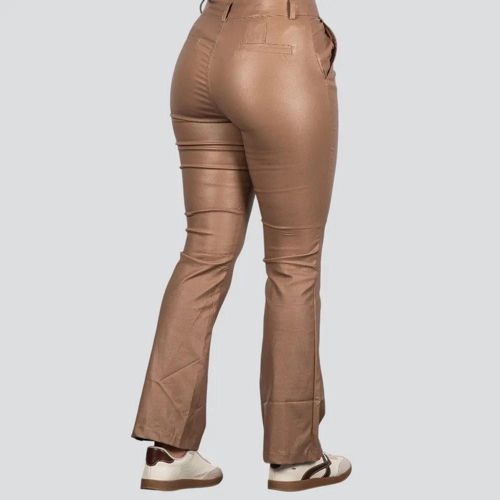 Calça Feminina Resinada Flare Com Pregas .DJ5034