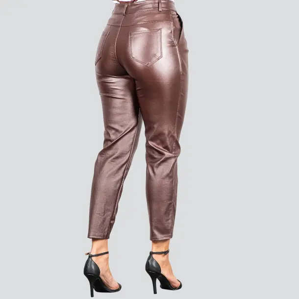 Calça Feminina Resinada Reta Com Pregas .LM8010 Marrom