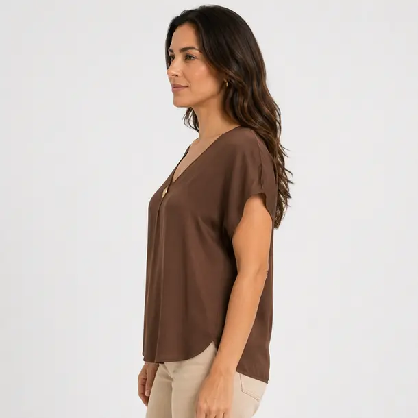 Blusa Feminina Ampla Gola V com Botão .LA3385 Marrom