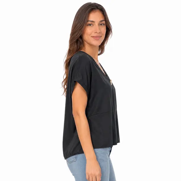 Blusa Feminina Ampla Gola V com Botão .LA3385 Preto