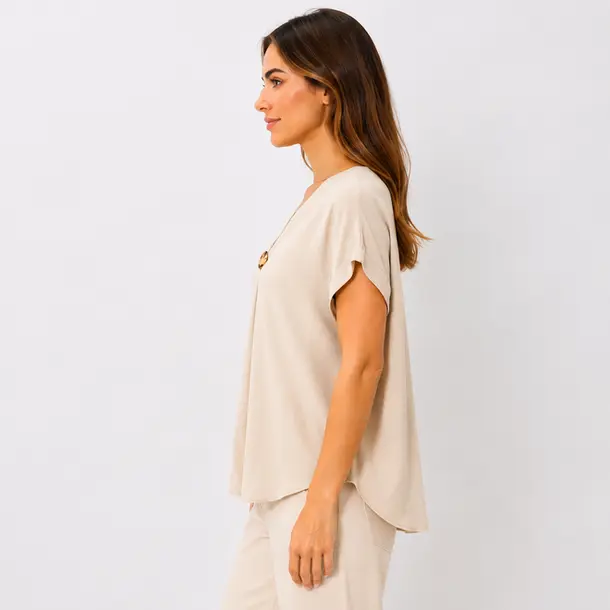 Blusa Feminina Ampla Gola V com Botão .LA3385 Bege
